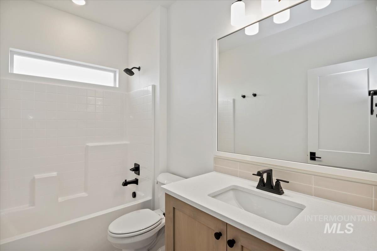 4652 N Alameda Creek Ave, Meridian, Idaho 83646, 3 Bedrooms, 2.5 Bathrooms, Residential For Sale, Price $549,900,MLS 98938770