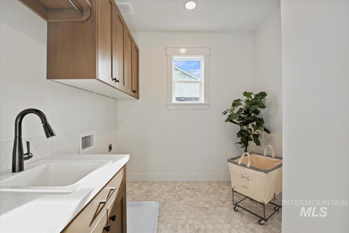 4652 N Alameda Creek Ave, Meridian, Idaho 83646, 3 Bedrooms, 2.5 Bathrooms, Residential For Sale, Price $549,900,MLS 98938770