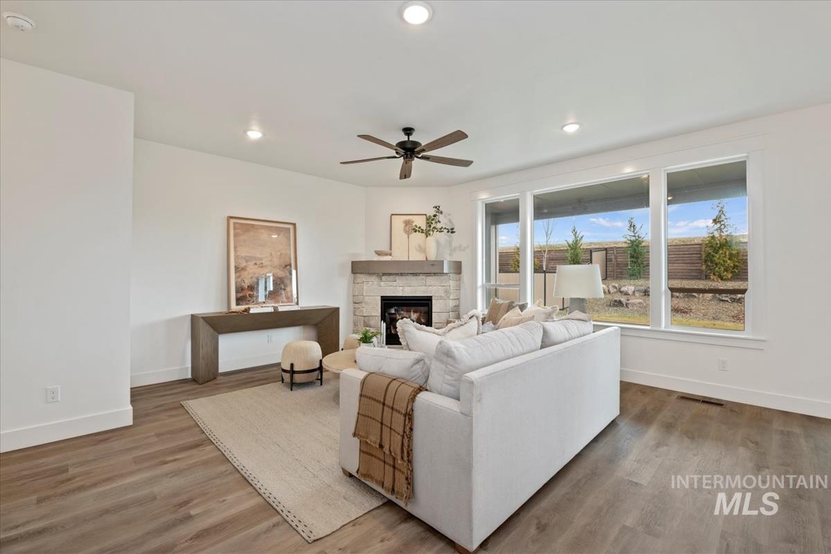 4652 N Alameda Creek Ave, Meridian, Idaho 83646, 3 Bedrooms, 2.5 Bathrooms, Residential For Sale, Price $549,900,MLS 98938770