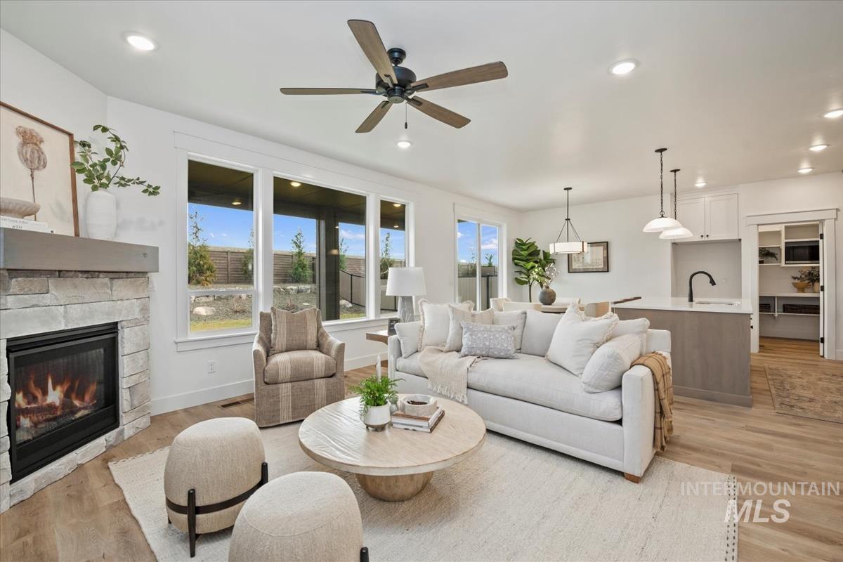 4652 N Alameda Creek Ave, Meridian, Idaho 83646, 3 Bedrooms, 2.5 Bathrooms, Residential For Sale, Price $549,900,MLS 98938770