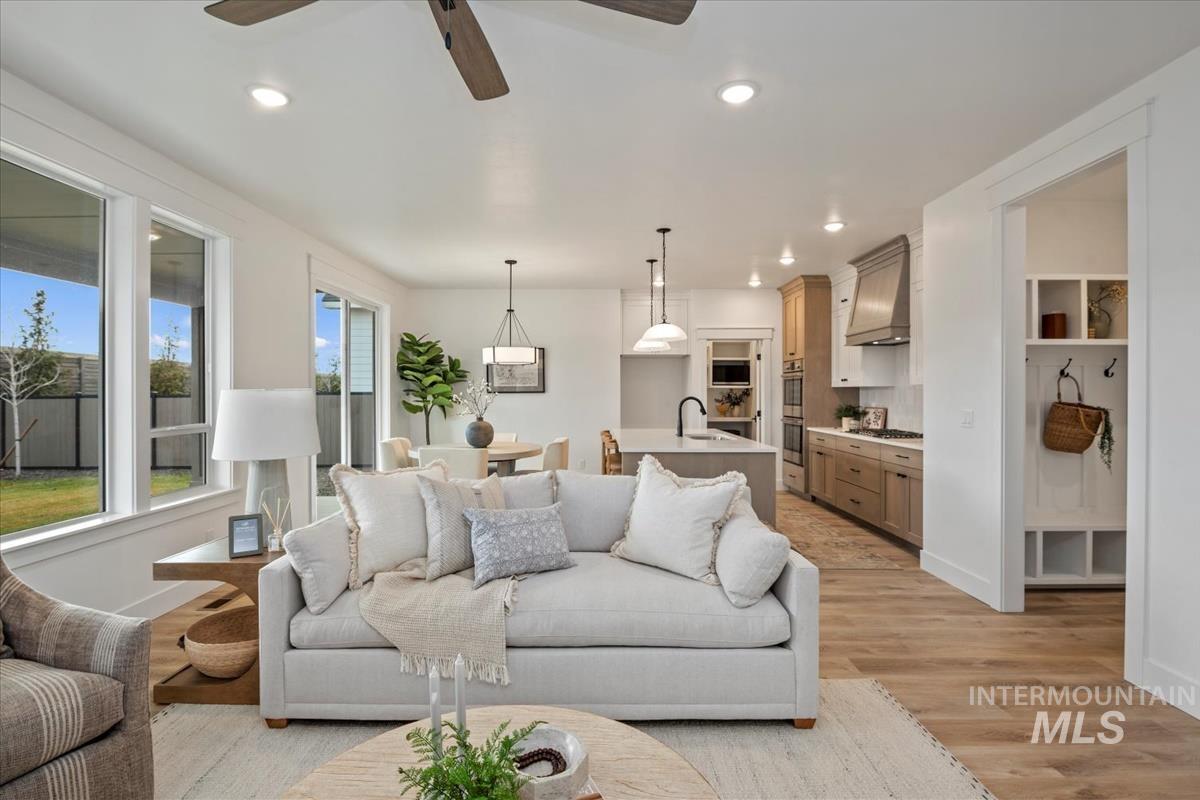 4652 N Alameda Creek Ave, Meridian, Idaho 83646, 3 Bedrooms, 2.5 Bathrooms, Residential For Sale, Price $549,900,MLS 98938770