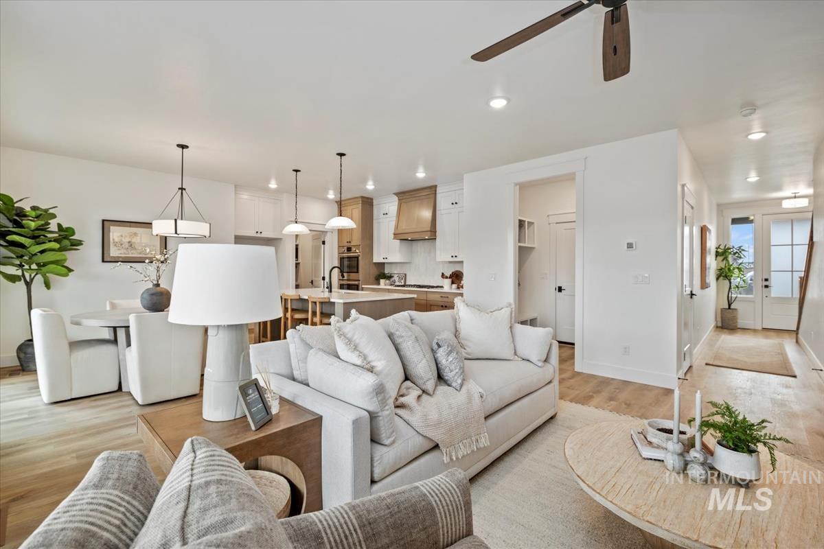 4652 N Alameda Creek Ave, Meridian, Idaho 83646, 3 Bedrooms, 2.5 Bathrooms, Residential For Sale, Price $549,900,MLS 98938770