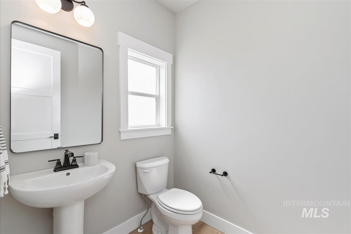 4588 N Alameda Creek Ave, Meridian, Idaho 83646, 3 Bedrooms, 2.5 Bathrooms, Residential For Sale, Price $559,900,MLS 98938771