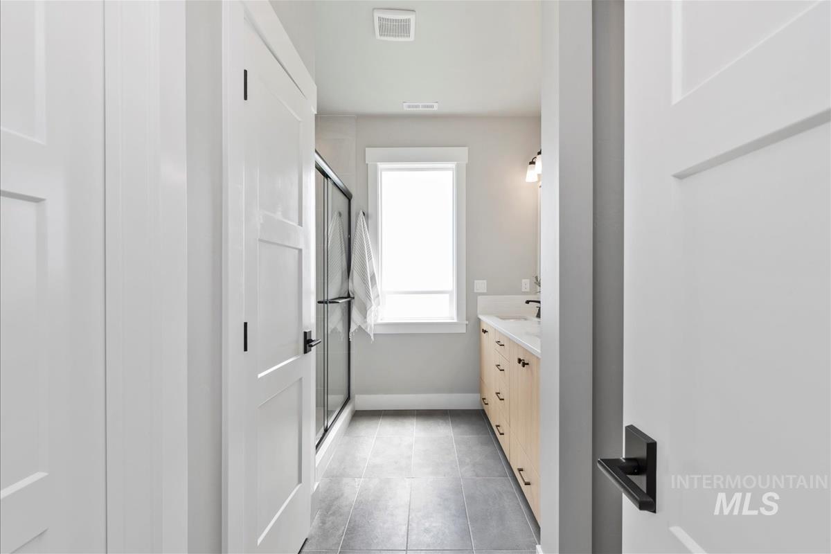 4588 N Alameda Creek Ave, Meridian, Idaho 83646, 3 Bedrooms, 2.5 Bathrooms, Residential For Sale, Price $559,900,MLS 98938771