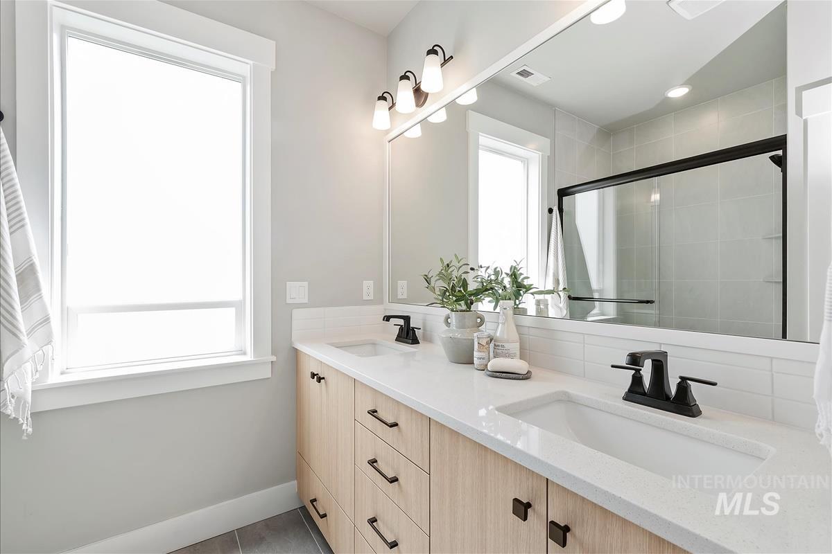 4588 N Alameda Creek Ave, Meridian, Idaho 83646, 3 Bedrooms, 2.5 Bathrooms, Residential For Sale, Price $559,900,MLS 98938771