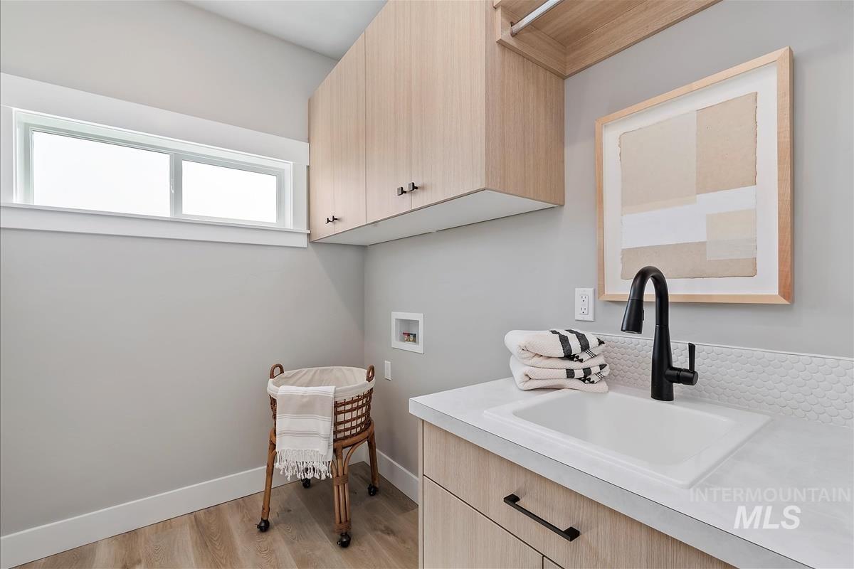 4588 N Alameda Creek Ave, Meridian, Idaho 83646, 3 Bedrooms, 2.5 Bathrooms, Residential For Sale, Price $559,900,MLS 98938771