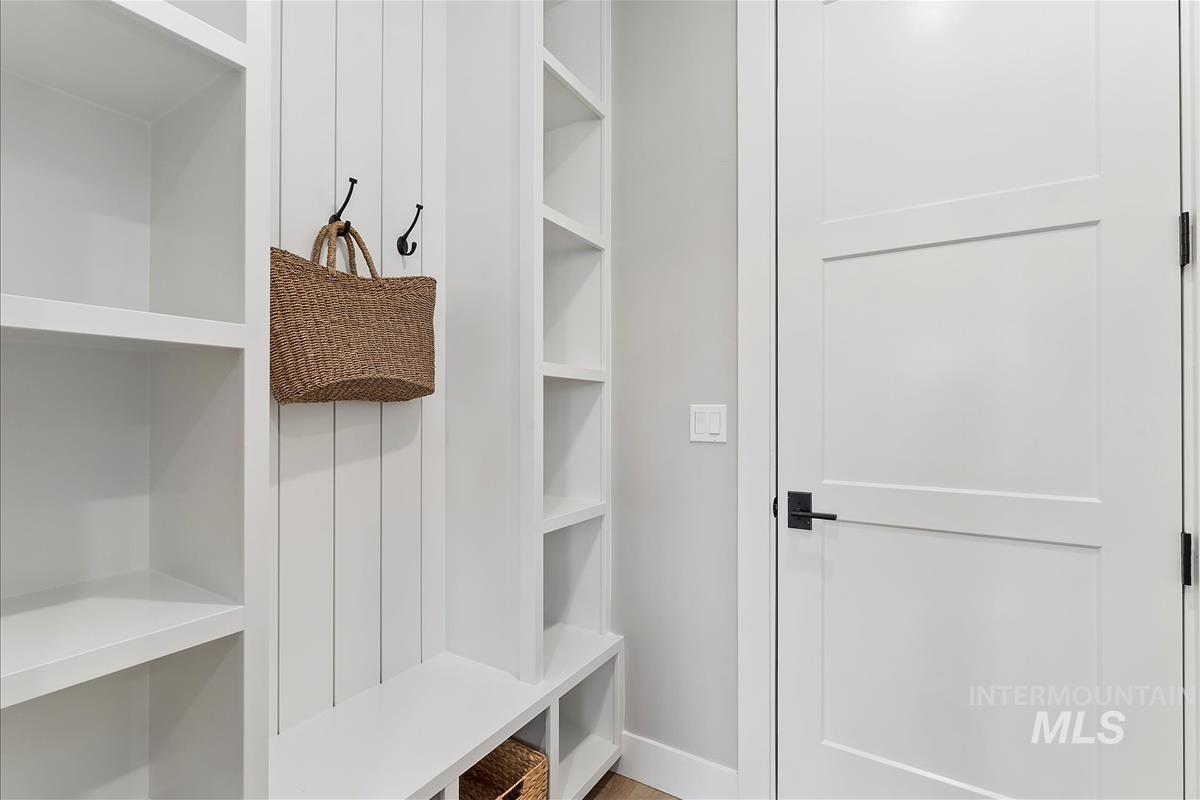 4588 N Alameda Creek Ave, Meridian, Idaho 83646, 3 Bedrooms, 2.5 Bathrooms, Residential For Sale, Price $559,900,MLS 98938771