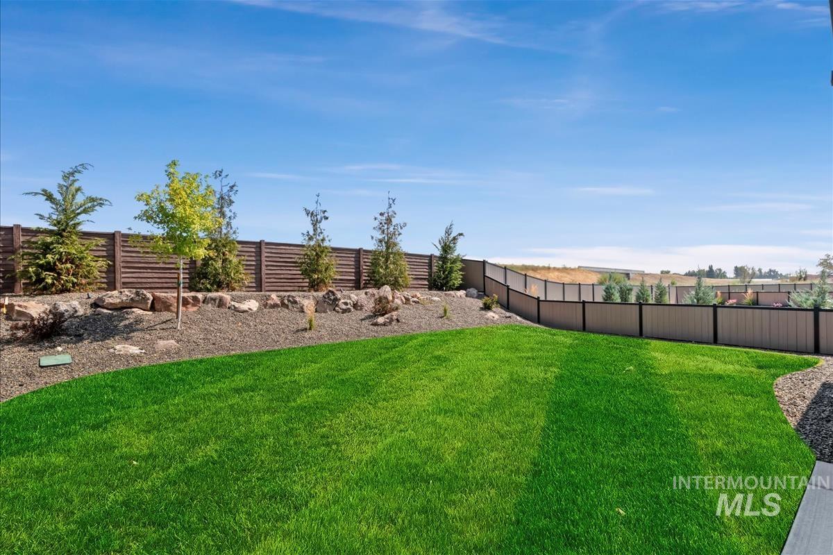 4588 N Alameda Creek Ave, Meridian, Idaho 83646, 3 Bedrooms, 2.5 Bathrooms, Residential For Sale, Price $559,900,MLS 98938771