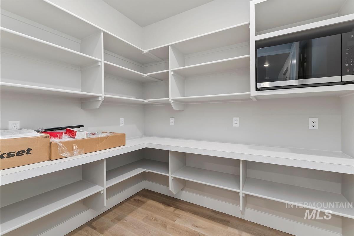 4588 N Alameda Creek Ave, Meridian, Idaho 83646, 3 Bedrooms, 2.5 Bathrooms, Residential For Sale, Price $559,900,MLS 98938771