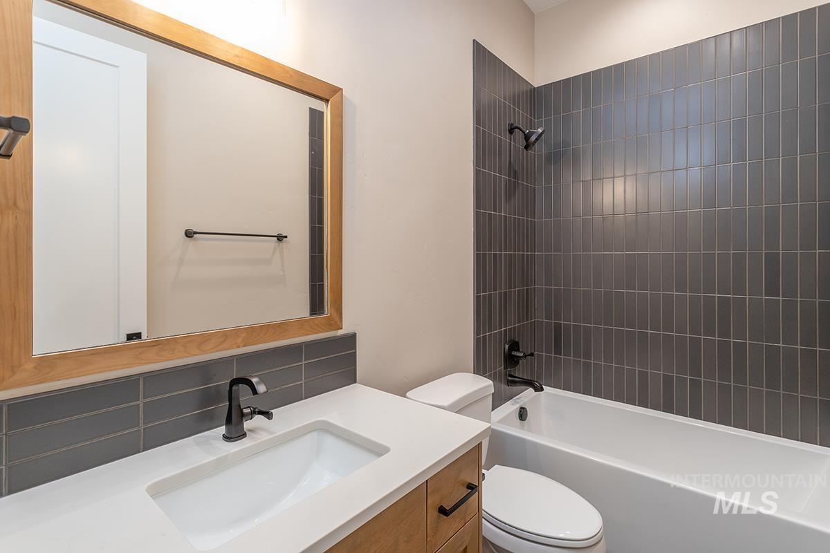 3081 N Ajax Ave, Eagle, Idaho 83616, 3 Bedrooms, 4.5 Bathrooms, Residential For Sale, Price $1,039,999,MLS 98938815