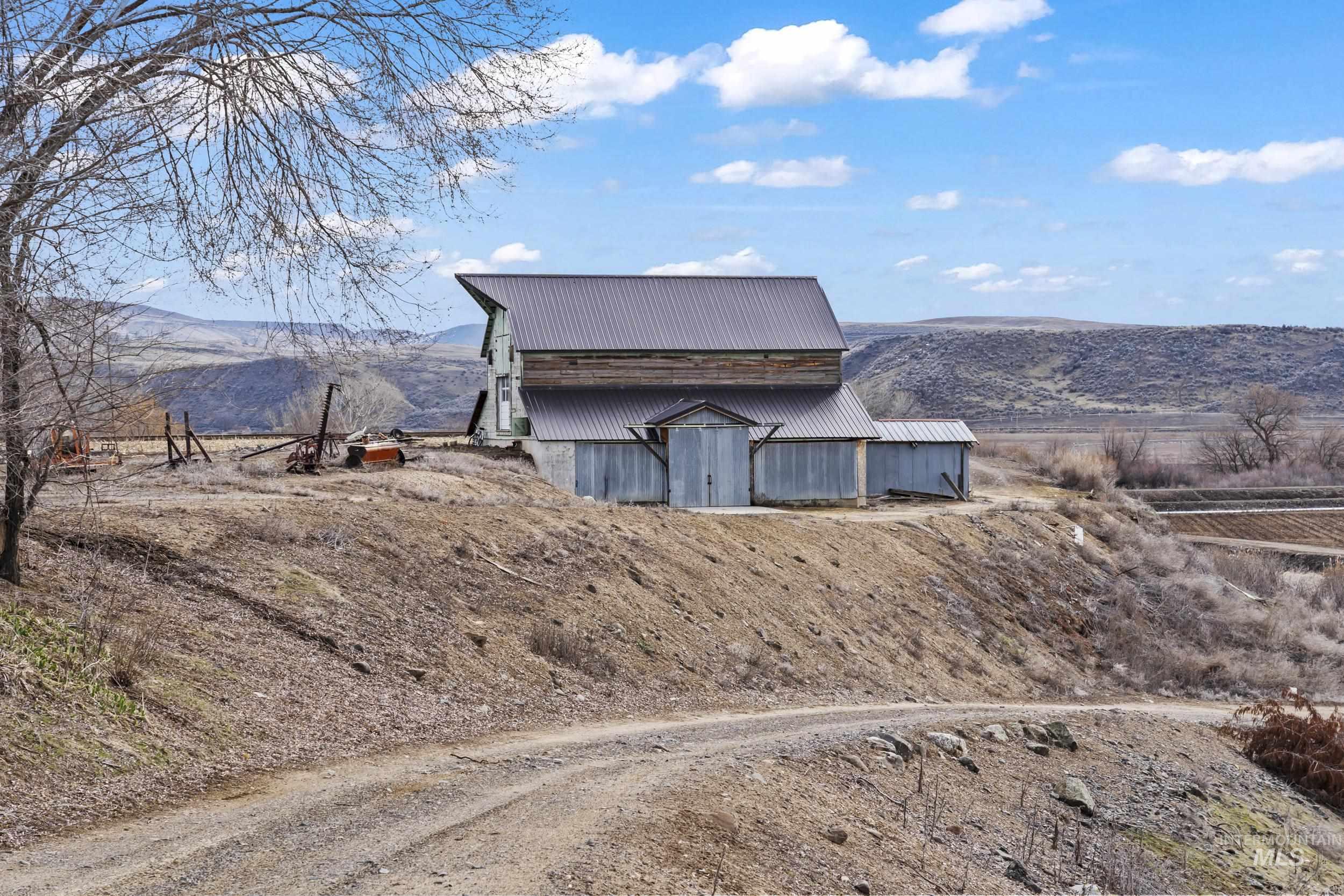 2117 Weiser River Road, Weiser, Idaho 83672, 3 Bedrooms, 1.5 Bathrooms, Farm & Ranch For Sale, Price $3,375,000,MLS 98939019