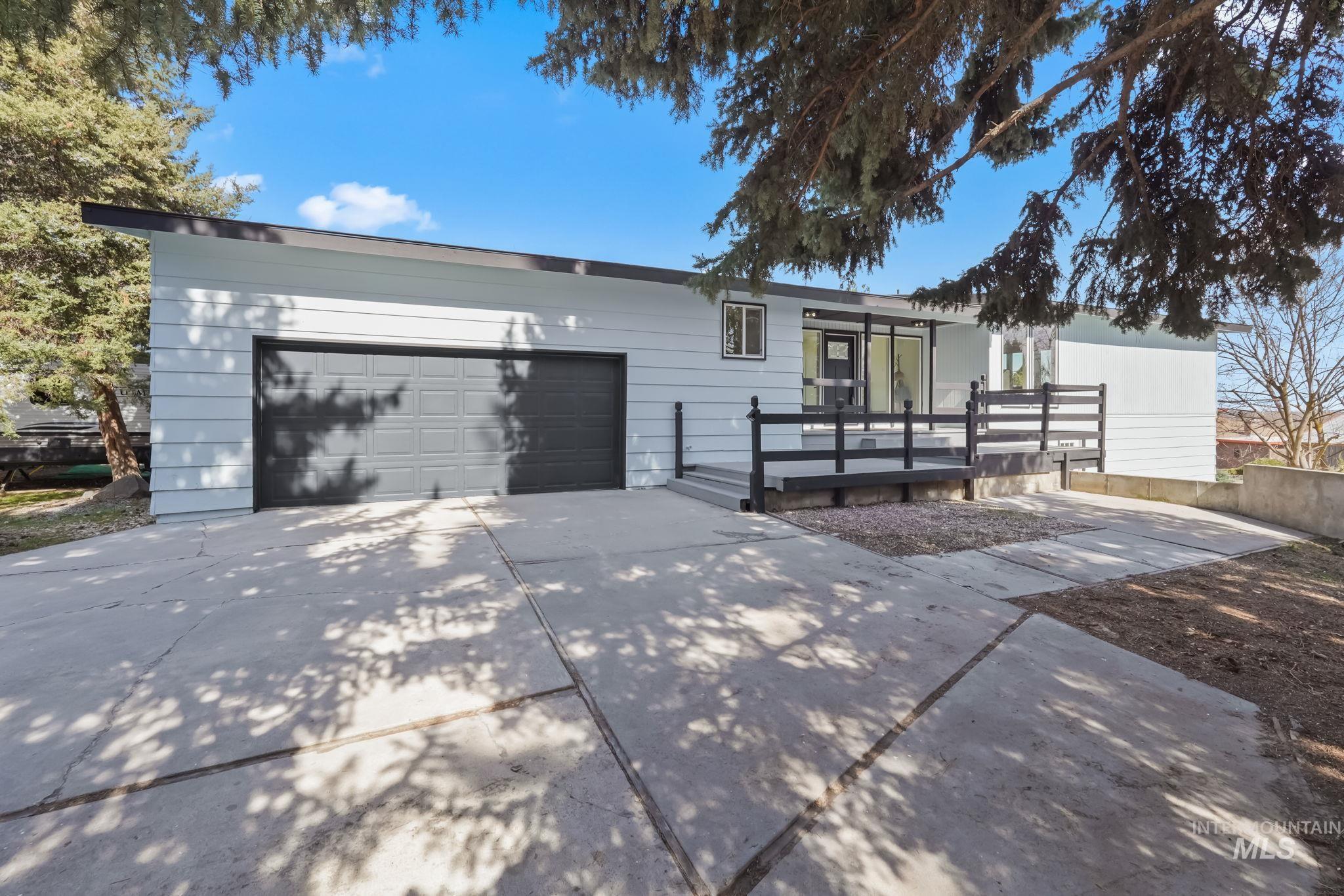 22168 Rio Vista Drive, Caldwell, Idaho 83607, 3 Bedrooms, 2.5 Bathrooms, Residential For Sale, Price $499,999,MLS 98939273