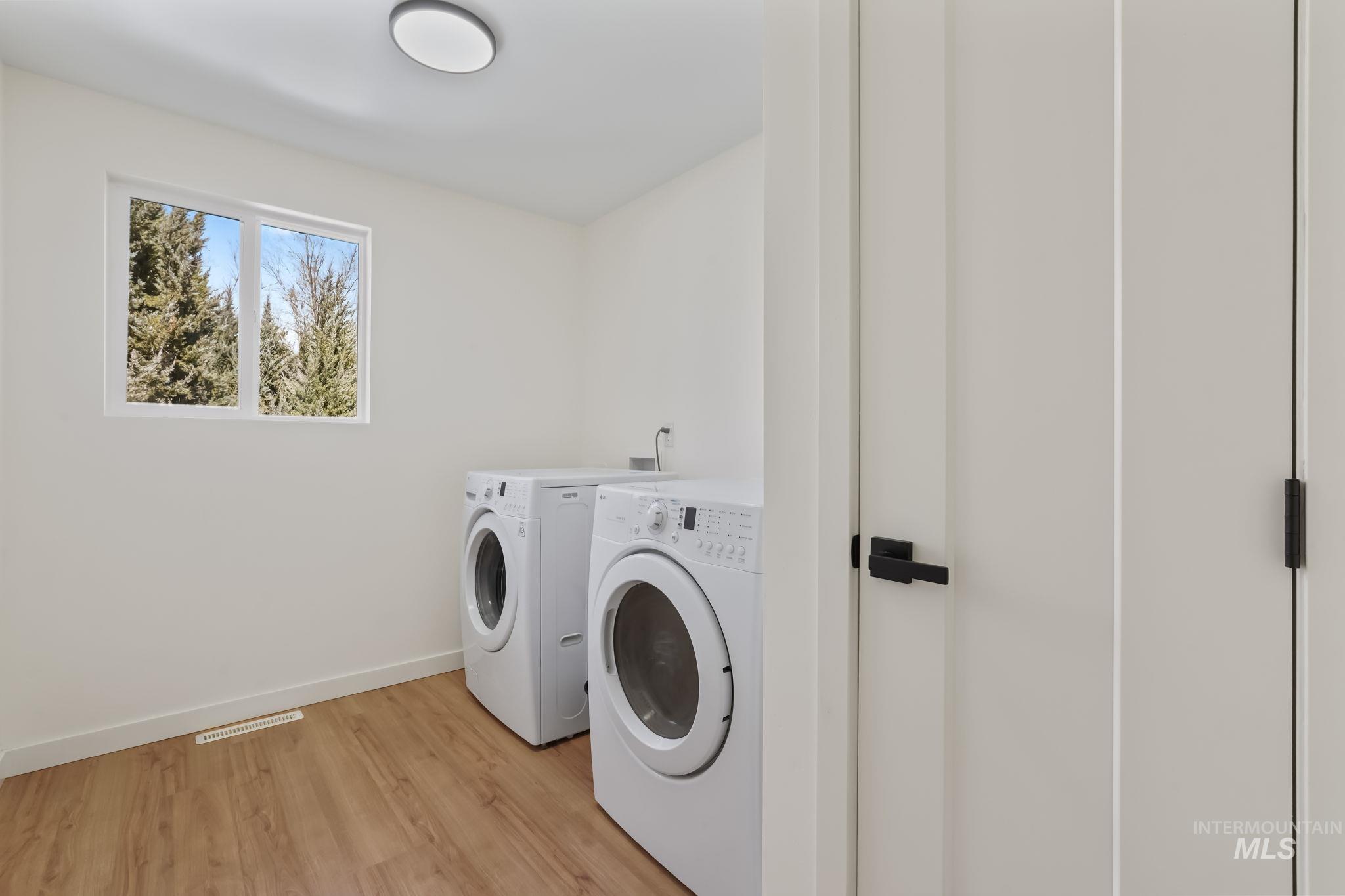 22168 Rio Vista Drive, Caldwell, Idaho 83607, 3 Bedrooms, 2.5 Bathrooms, Residential For Sale, Price $499,999,MLS 98939273