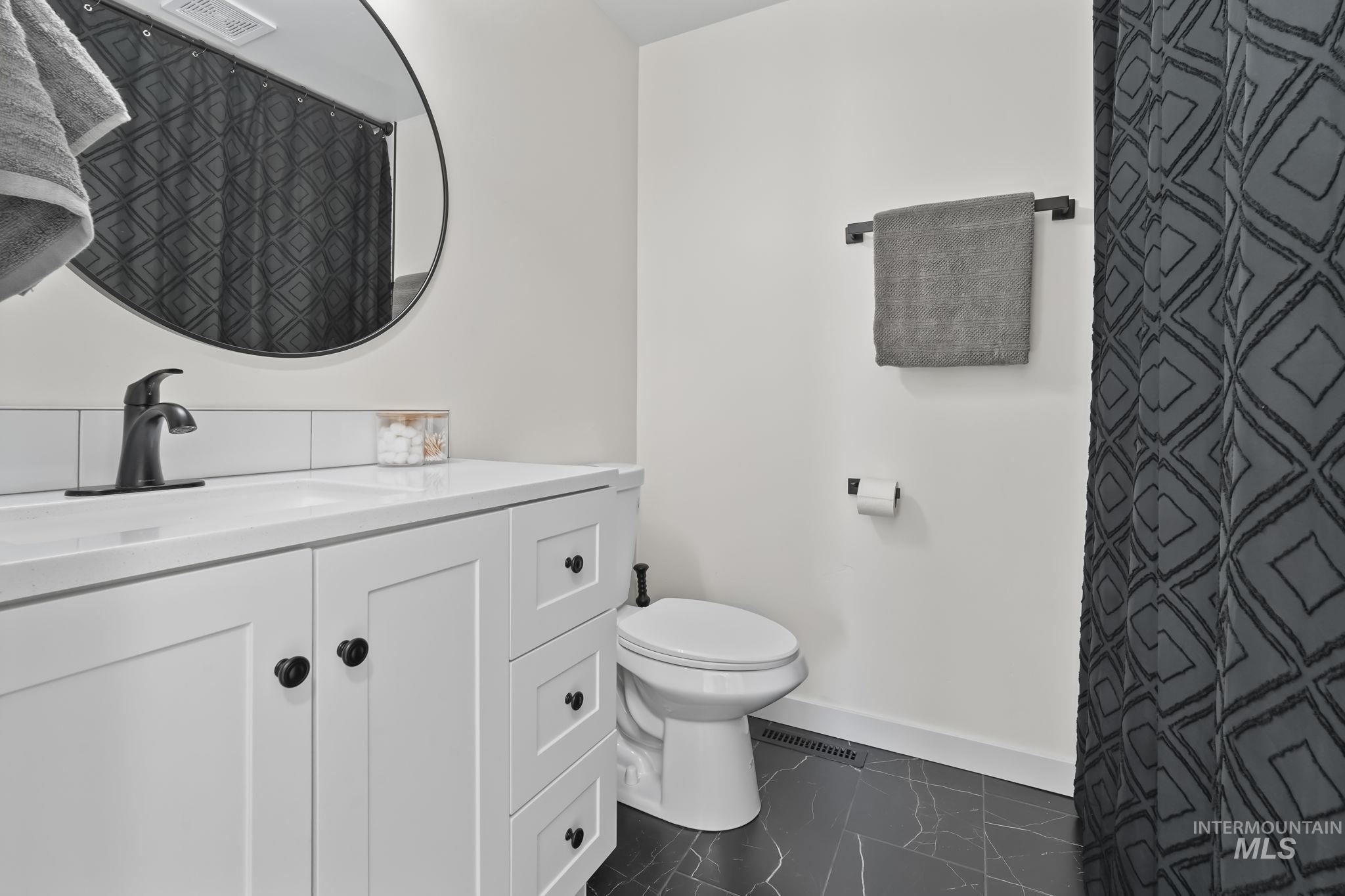 22168 Rio Vista Drive, Caldwell, Idaho 83607, 3 Bedrooms, 2.5 Bathrooms, Residential For Sale, Price $499,999,MLS 98939273