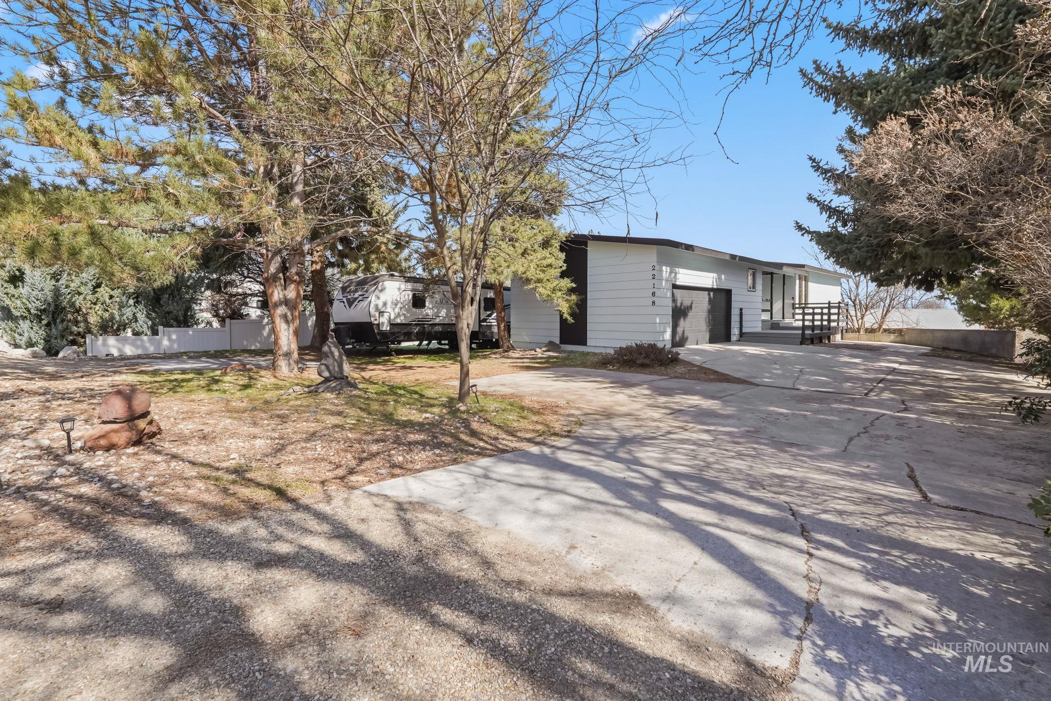 22168 Rio Vista Drive, Caldwell, Idaho 83607, 3 Bedrooms, 2.5 Bathrooms, Residential For Sale, Price $499,999,MLS 98939273