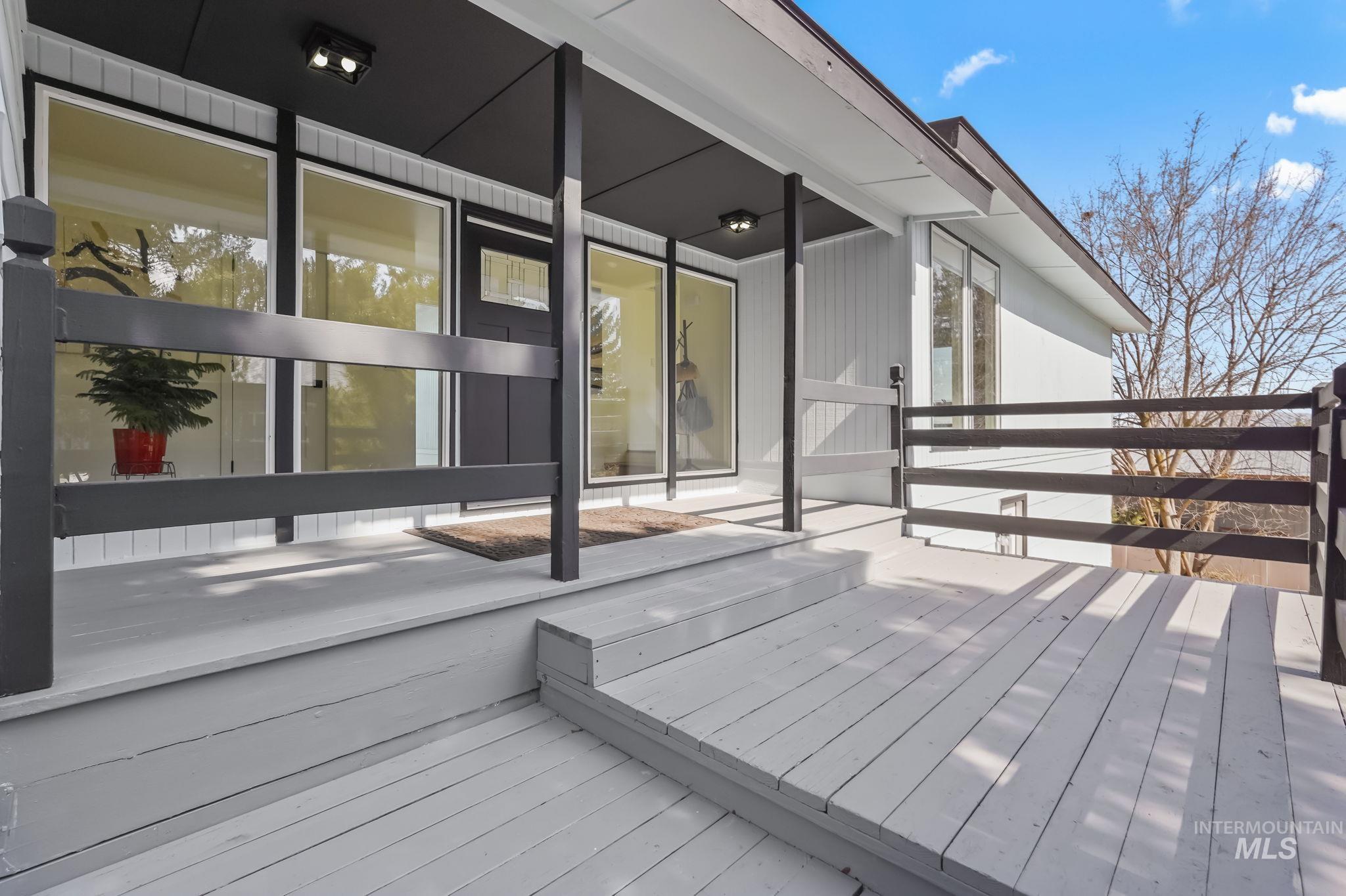 22168 Rio Vista Drive, Caldwell, Idaho 83607, 3 Bedrooms, 2.5 Bathrooms, Residential For Sale, Price $499,999,MLS 98939273