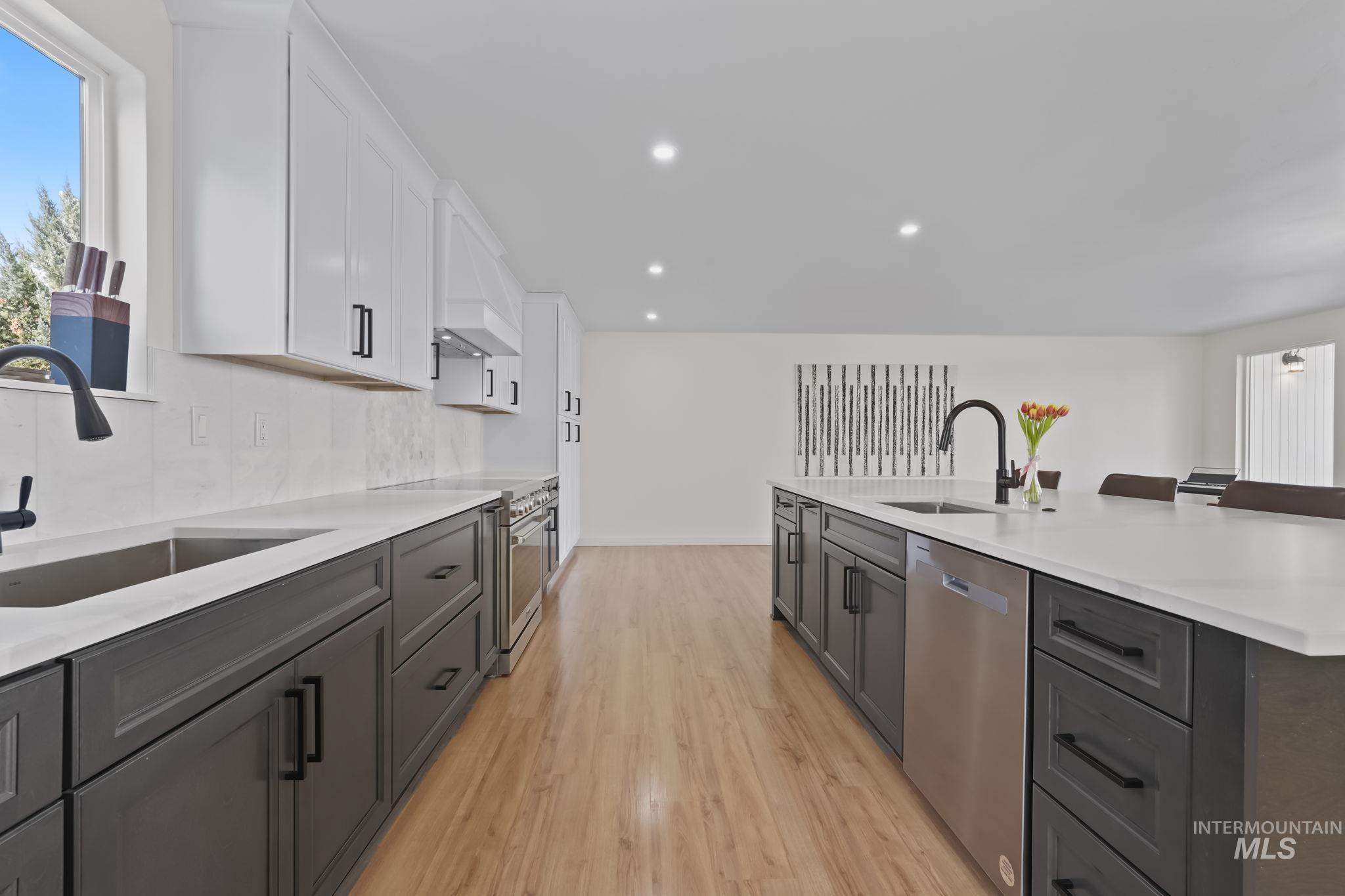 22168 Rio Vista Drive, Caldwell, Idaho 83607, 3 Bedrooms, 2.5 Bathrooms, Residential For Sale, Price $499,999,MLS 98939273