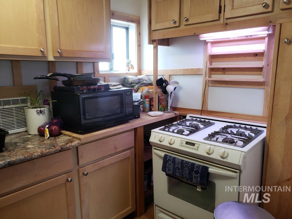 205 W Adams St, Huntington, Oregon 97907, 1 Bedroom, 1 Bathroom, Residential Income For Sale, Price $349,000, 98939322