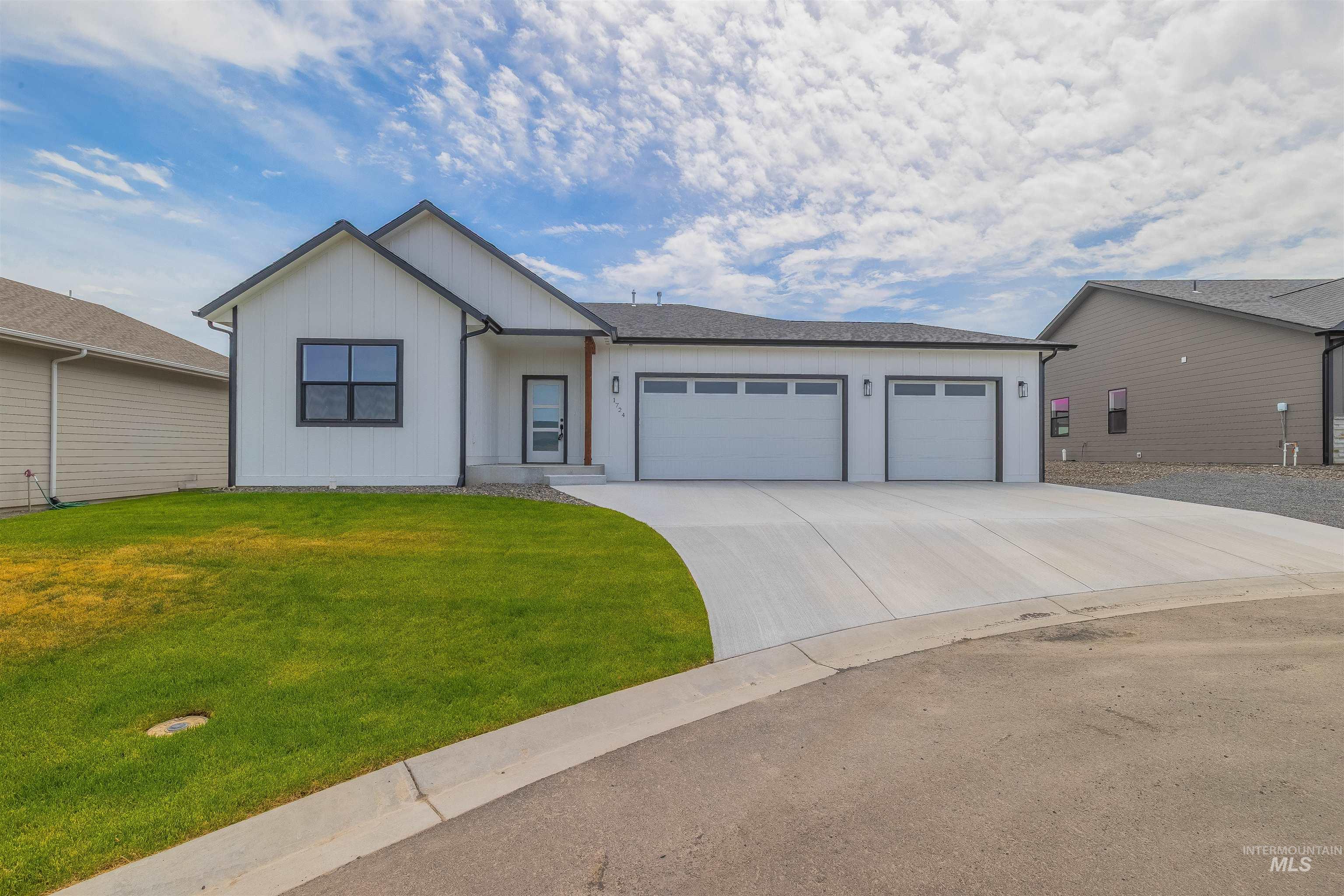 1724 Pathway Court, Lewiston, Idaho 83501, 3 Bedrooms, 2 Bathrooms, Residential For Sale, Price $580,000,MLS 98939392