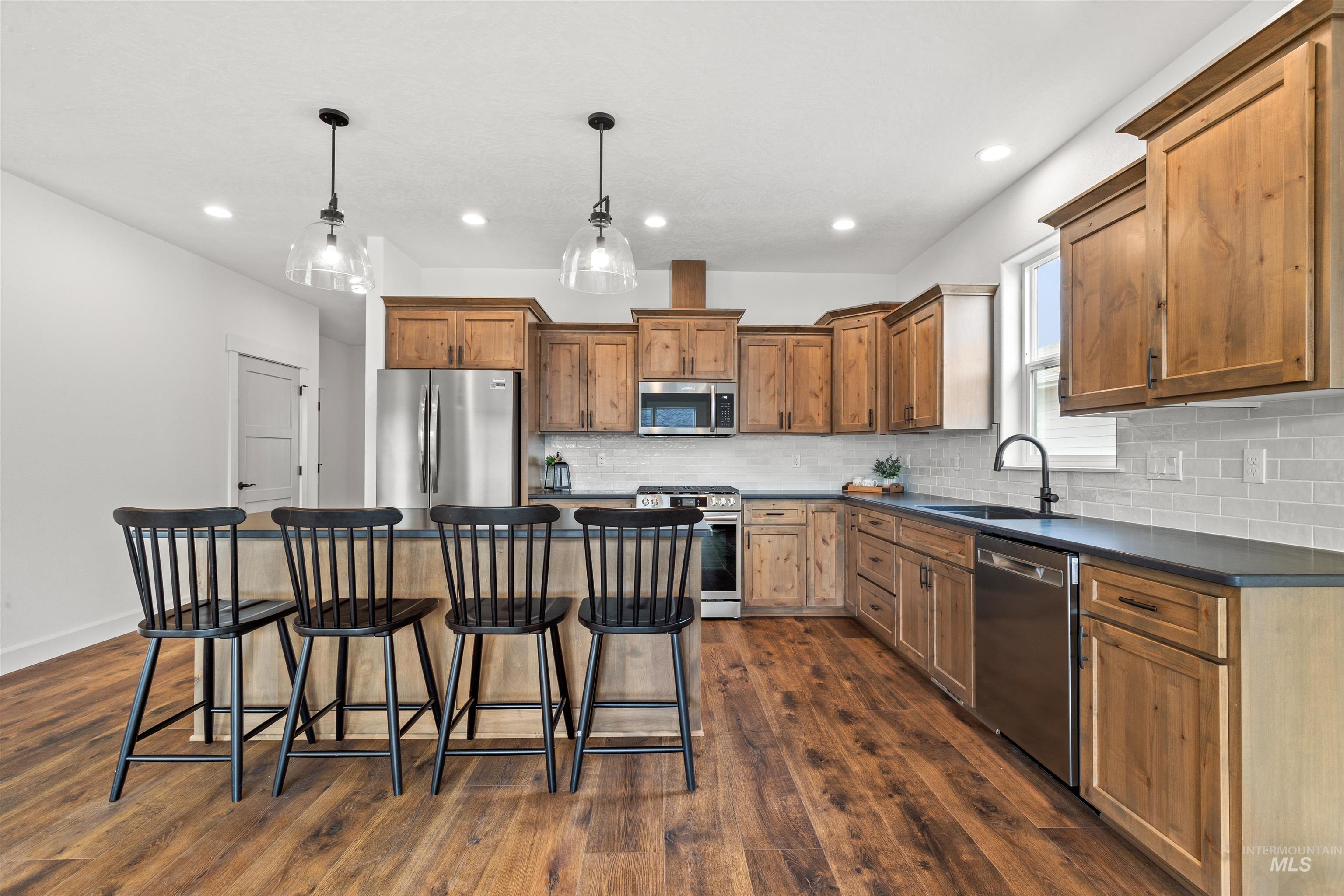 1724 Pathway Court, Lewiston, Idaho 83501, 3 Bedrooms, 2 Bathrooms, Residential For Sale, Price $580,000,MLS 98939392