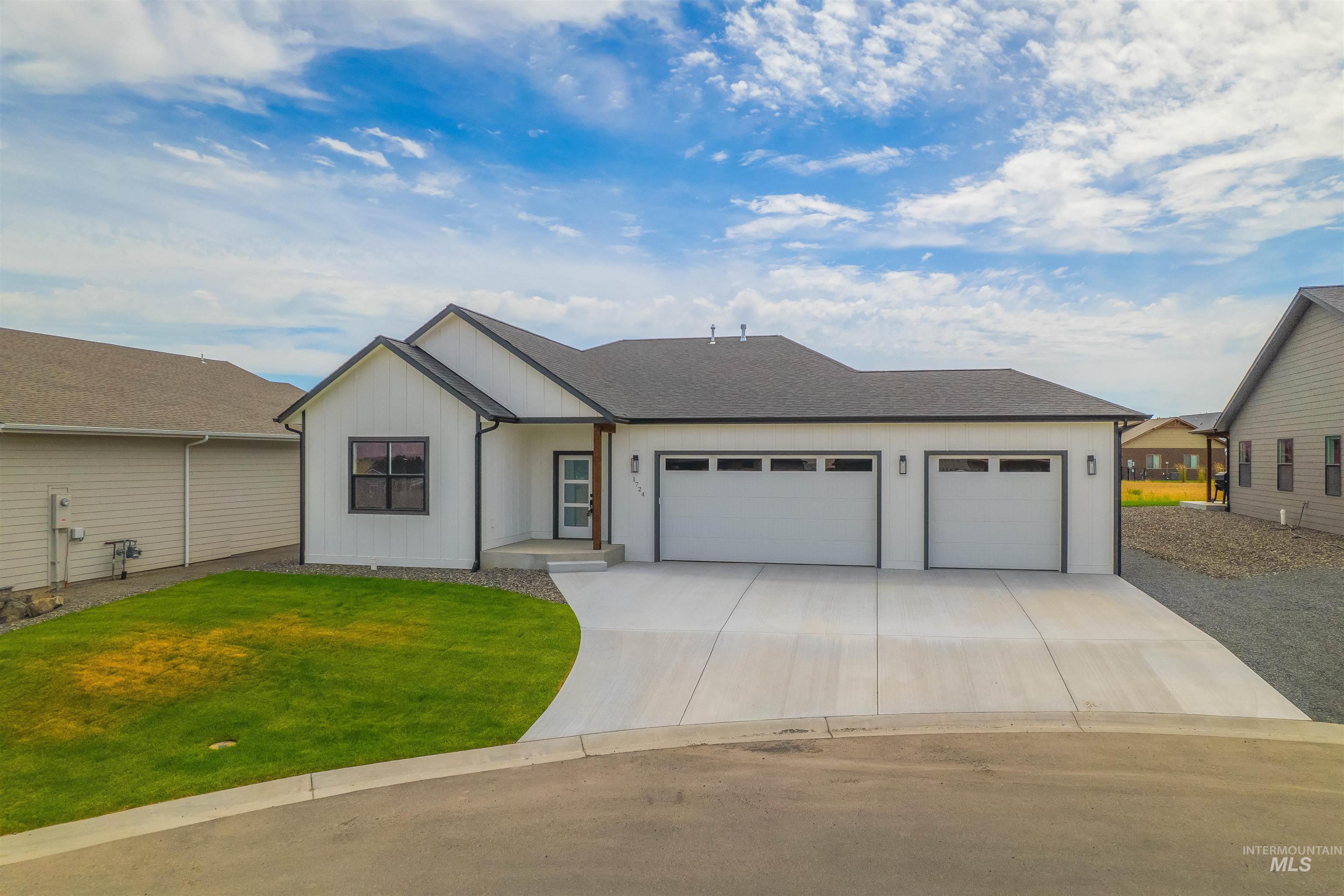 1724 Pathway Court, Lewiston, Idaho 83501, 3 Bedrooms, 2 Bathrooms, Residential For Sale, Price $580,000,MLS 98939392