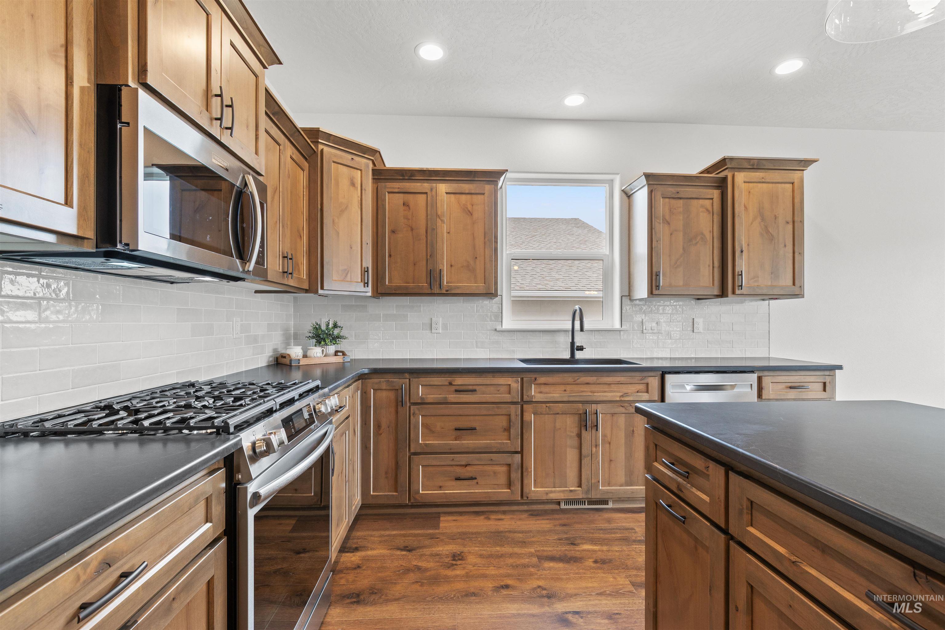 1724 Pathway Court, Lewiston, Idaho 83501, 3 Bedrooms, 2 Bathrooms, Residential For Sale, Price $580,000,MLS 98939392