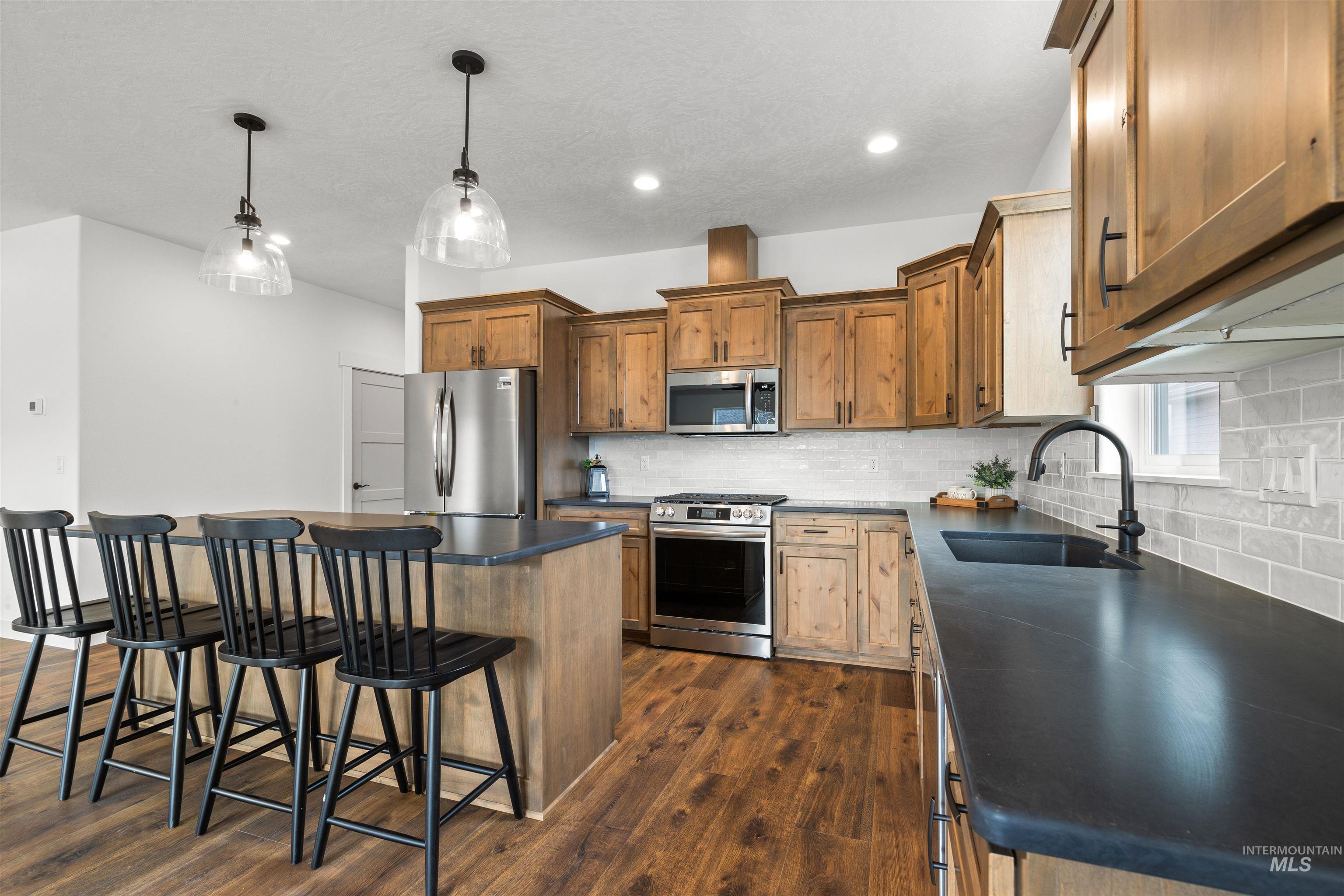 1724 Pathway Court, Lewiston, Idaho 83501, 3 Bedrooms, 2 Bathrooms, Residential For Sale, Price $580,000,MLS 98939392