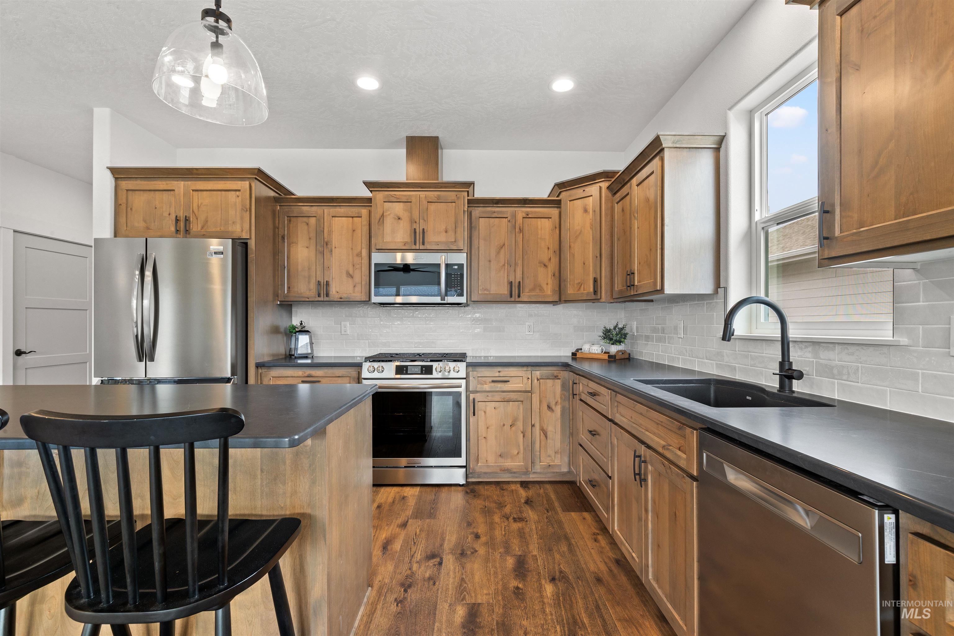 1724 Pathway Court, Lewiston, Idaho 83501, 3 Bedrooms, 2 Bathrooms, Residential For Sale, Price $580,000,MLS 98939392