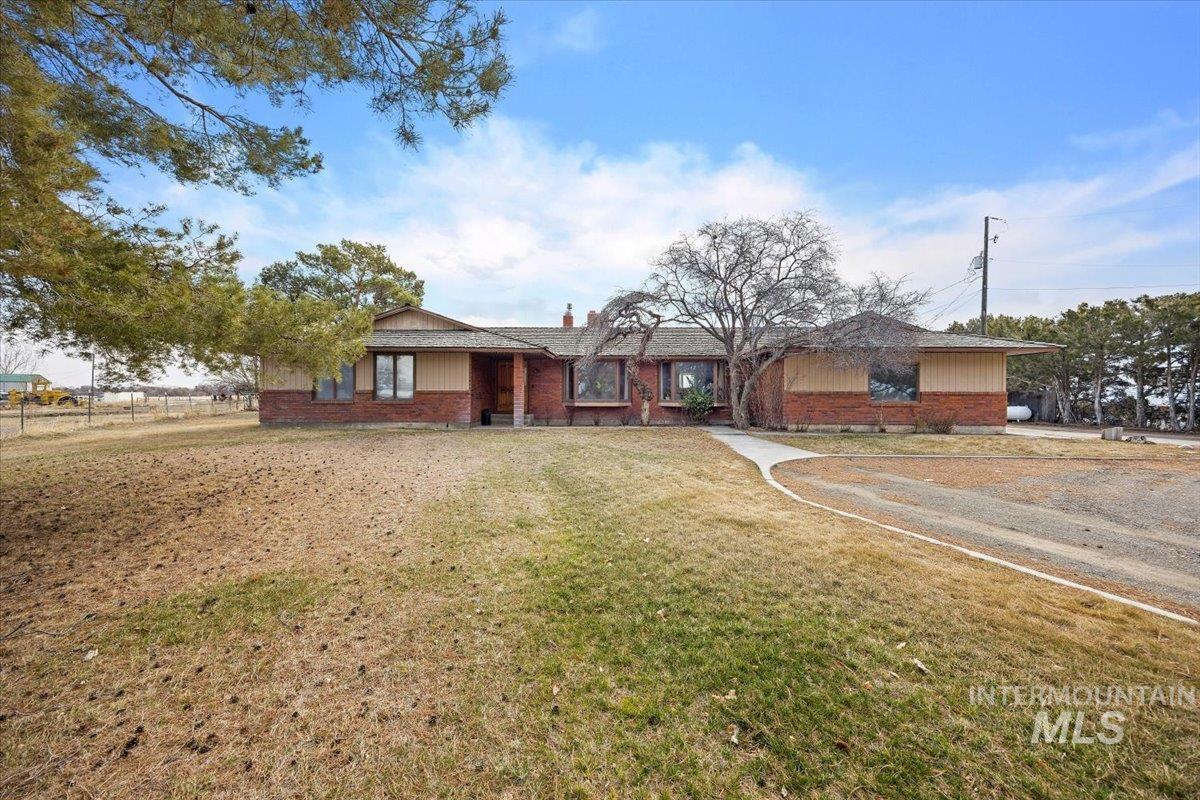 1846 S 1800 E, Gooding, Idaho 83330, 4 Bedrooms, 3 Bathrooms, Residential For Sale, Price $645,000,MLS 98939435