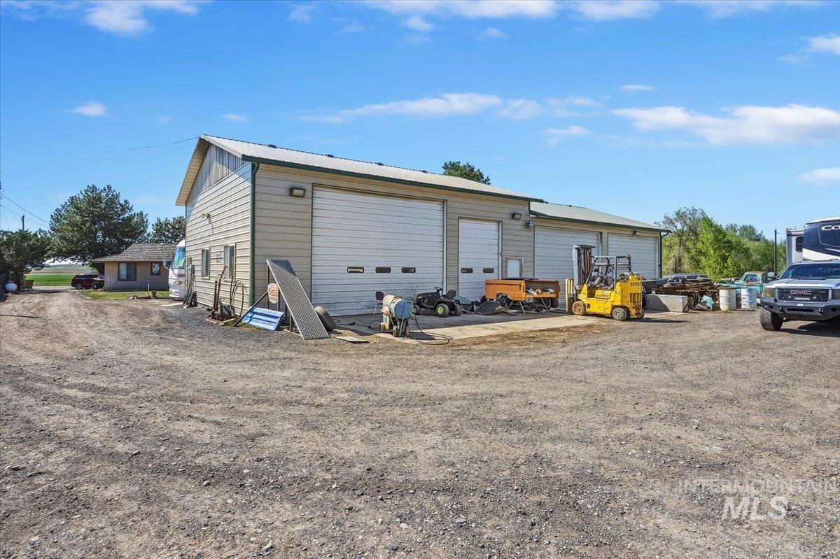 1846 S 1800 E, Gooding, Idaho 83330, 4 Bedrooms, 3 Bathrooms, Residential For Sale, Price $625,000,MLS 98939435