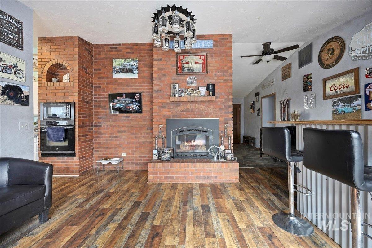 1846 S 1800 E, Gooding, Idaho 83330, 4 Bedrooms, 3 Bathrooms, Residential For Sale, Price $645,000,MLS 98939435