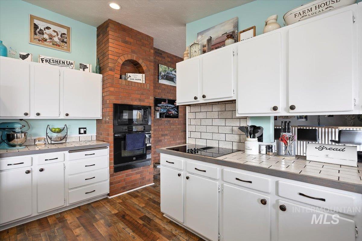 1846 S 1800 E, Gooding, Idaho 83330, 4 Bedrooms, 3 Bathrooms, Residential For Sale, Price $645,000,MLS 98939435