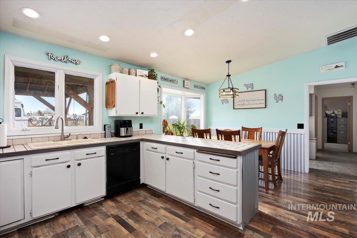 1846 S 1800 E, Gooding, Idaho 83330, 4 Bedrooms, 3 Bathrooms, Residential For Sale, Price $645,000,MLS 98939435