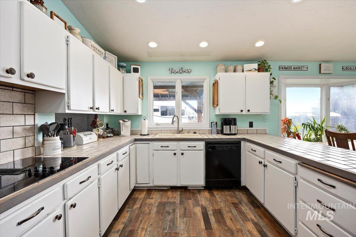 1846 S 1800 E, Gooding, Idaho 83330, 4 Bedrooms, 3 Bathrooms, Residential For Sale, Price $645,000,MLS 98939435