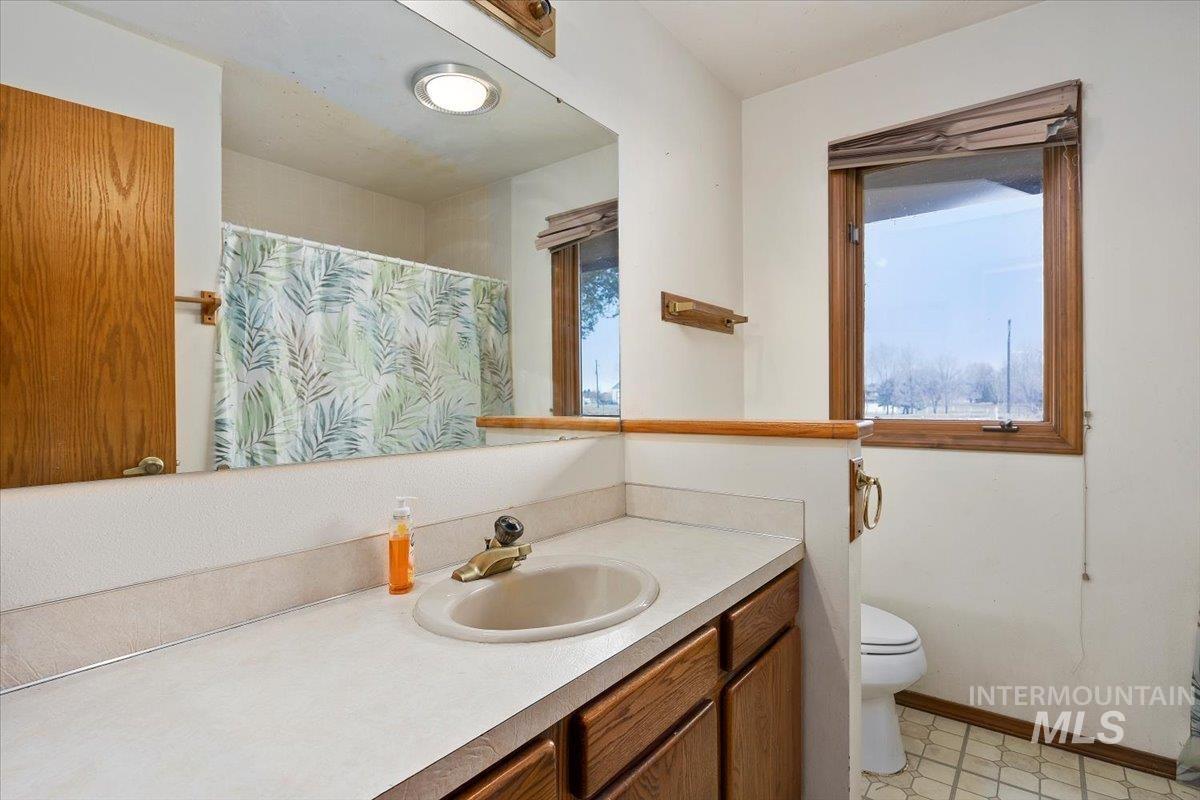1846 S 1800 E, Gooding, Idaho 83330, 4 Bedrooms, 3 Bathrooms, Residential For Sale, Price $625,000,MLS 98939435