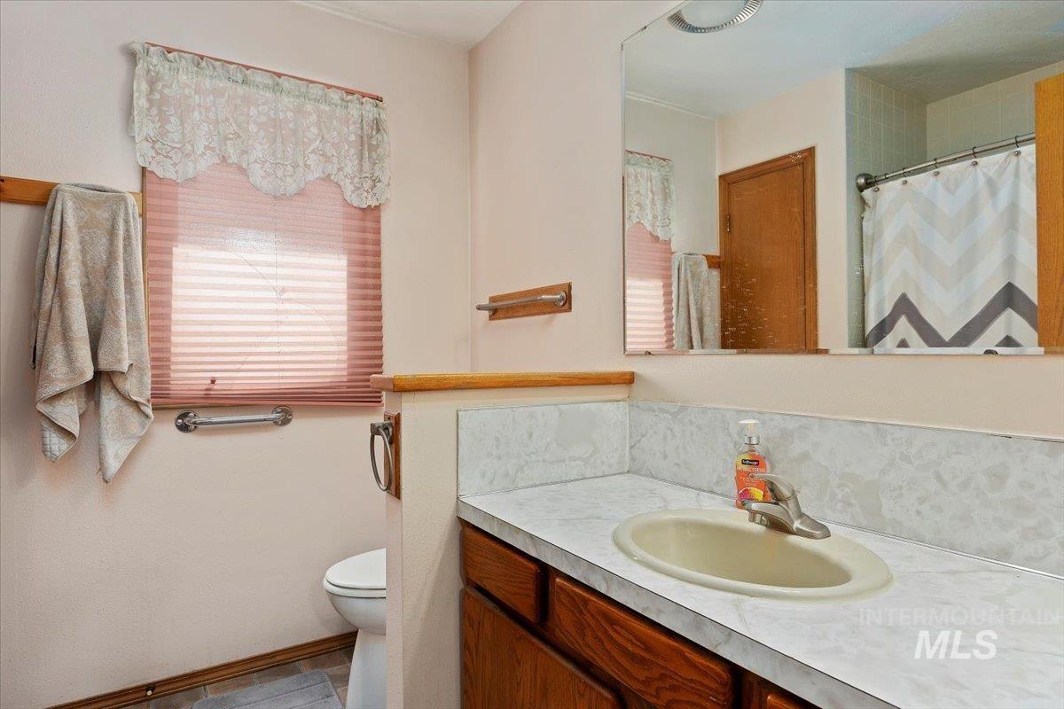 1846 S 1800 E, Gooding, Idaho 83330, 4 Bedrooms, 3 Bathrooms, Residential For Sale, Price $645,000,MLS 98939435