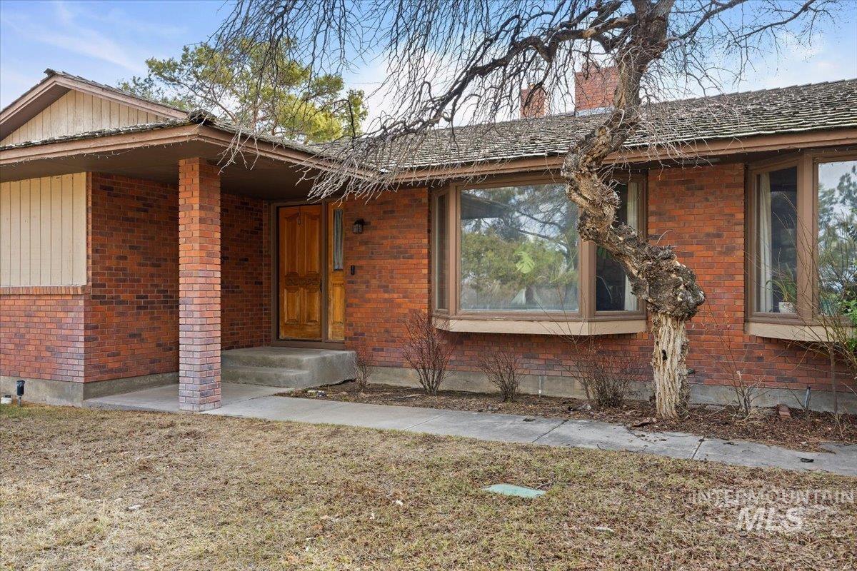 1846 S 1800 E, Gooding, Idaho 83330, 4 Bedrooms, 3 Bathrooms, Residential For Sale, Price $645,000,MLS 98939435