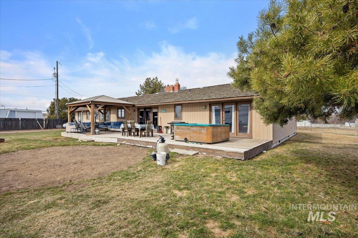 1846 S 1800 E, Gooding, Idaho 83330, 4 Bedrooms, 3 Bathrooms, Residential For Sale, Price $645,000,MLS 98939435