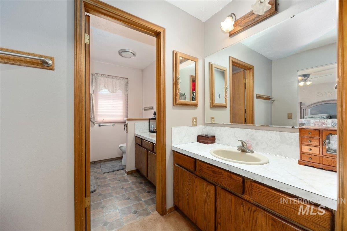 1846 S 1800 E, Gooding, Idaho 83330, 4 Bedrooms, 3 Bathrooms, Residential For Sale, Price $625,000,MLS 98939435