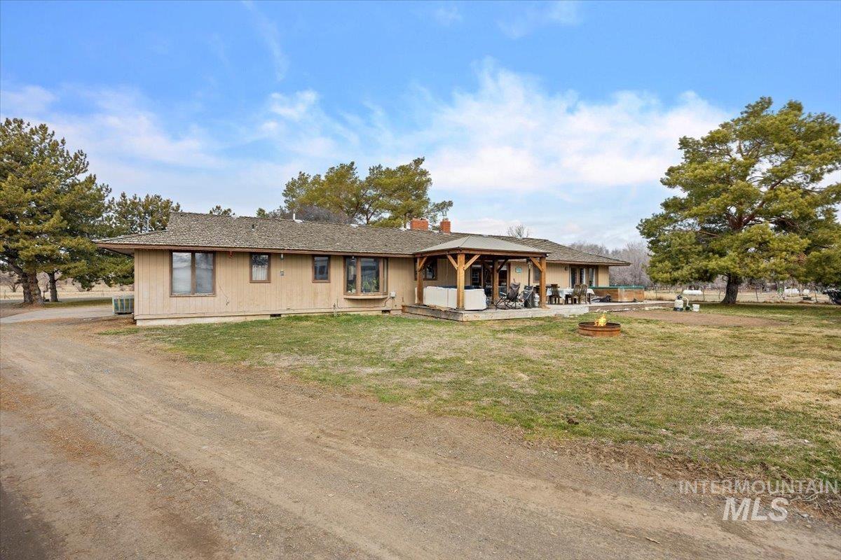 1846 S 1800 E, Gooding, Idaho 83330, 4 Bedrooms, 3 Bathrooms, Residential For Sale, Price $645,000,MLS 98939435