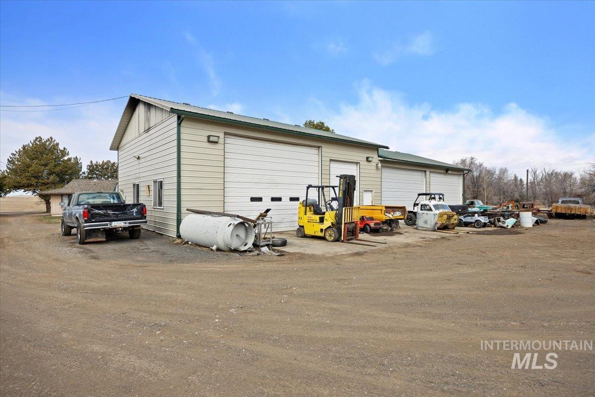 1846 S 1800 E, Gooding, Idaho 83330, 4 Bedrooms, 3 Bathrooms, Residential For Sale, Price $645,000,MLS 98939435