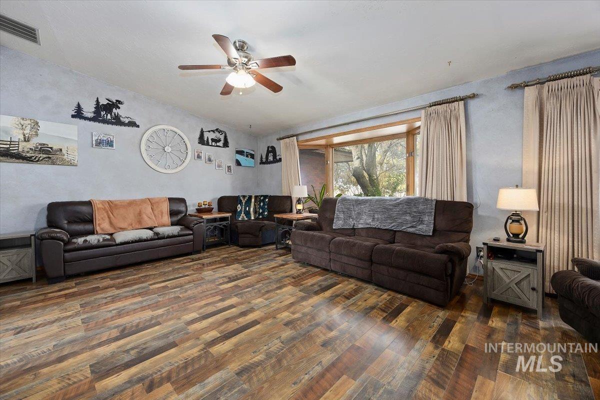 1846 S 1800 E, Gooding, Idaho 83330, 4 Bedrooms, 3 Bathrooms, Residential For Sale, Price $645,000,MLS 98939435