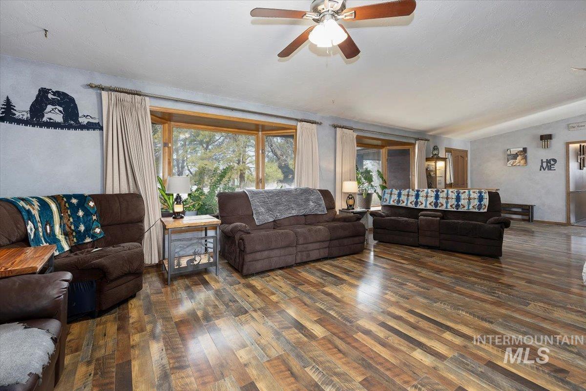 1846 S 1800 E, Gooding, Idaho 83330, 4 Bedrooms, 3 Bathrooms, Residential For Sale, Price $645,000,MLS 98939435