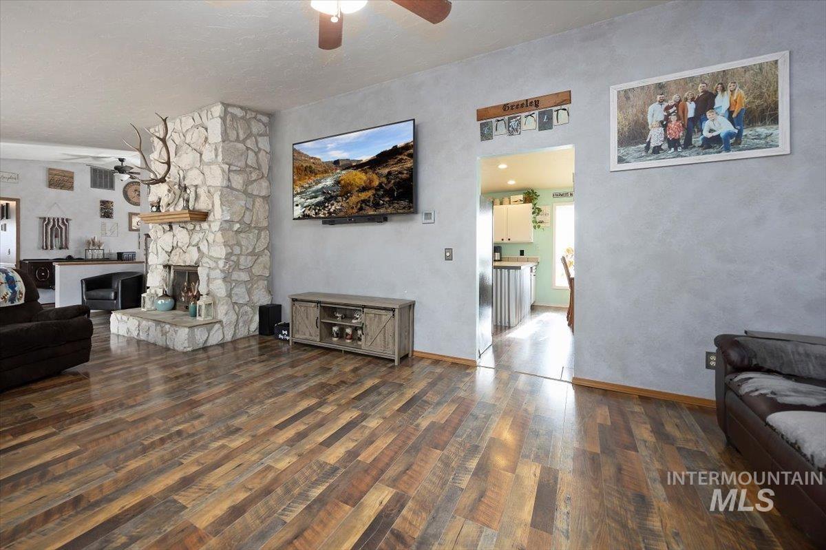 1846 S 1800 E, Gooding, Idaho 83330, 4 Bedrooms, 3 Bathrooms, Residential For Sale, Price $645,000,MLS 98939435