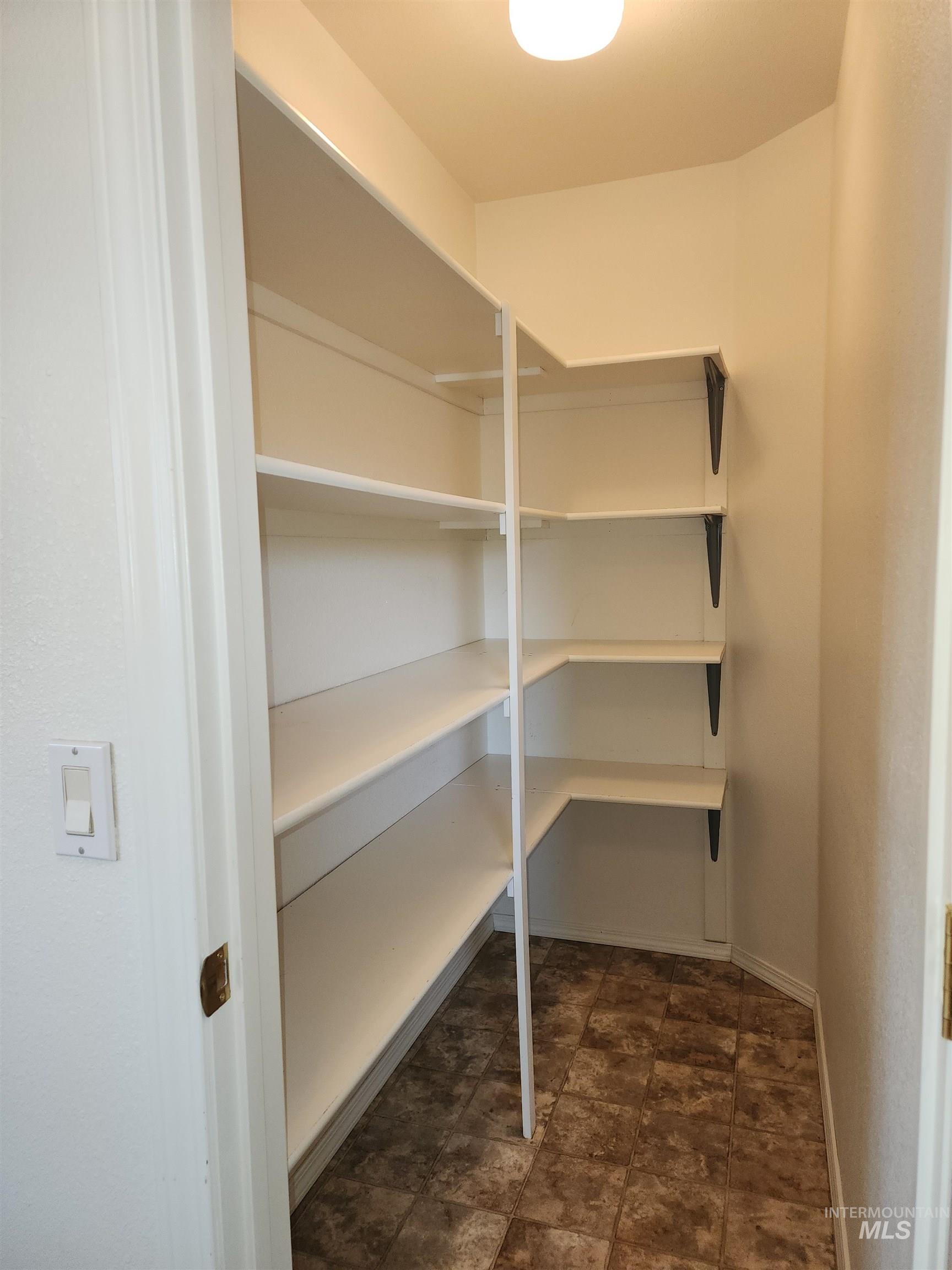 2871 Hwy 12, Clarkston, Washington 99403, 3 Bedrooms, 3 Bathrooms, Residential For Sale, Price $1,299,999,MLS 98939490