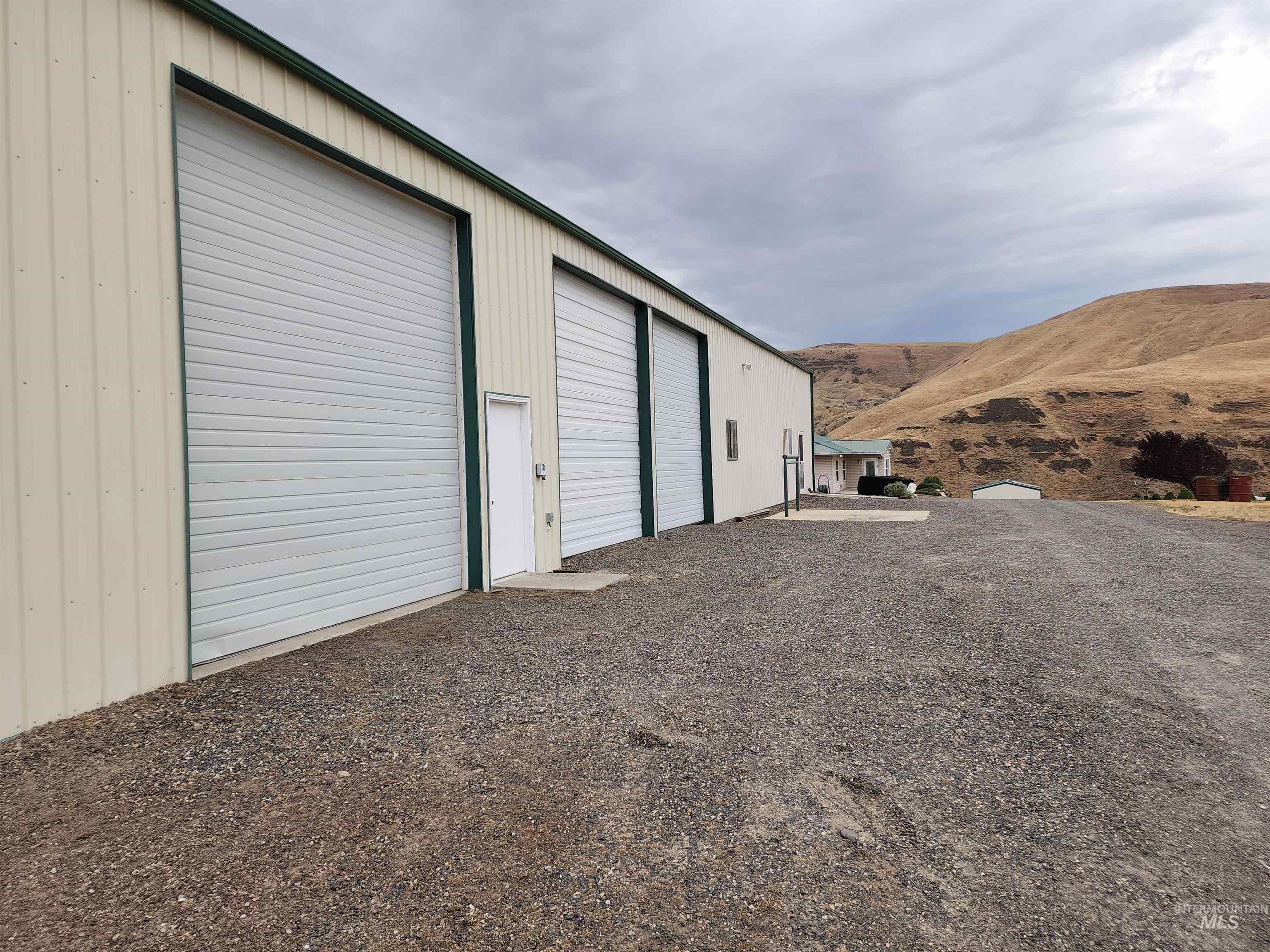 2871 Hwy 12, Clarkston, Washington 99403, 3 Bedrooms, 3 Bathrooms, Residential For Sale, Price $1,299,999,MLS 98939490