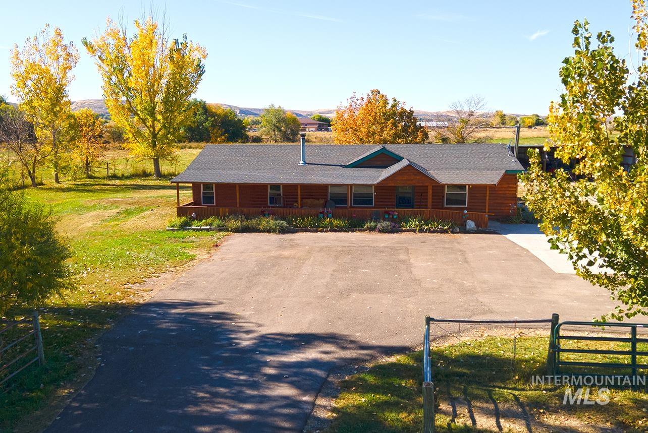 2625 Berglund Rd., Emmett, Idaho 83617, 3 Bedrooms, 2 Bathrooms, Residential For Sale, Price $805,900, 98939571