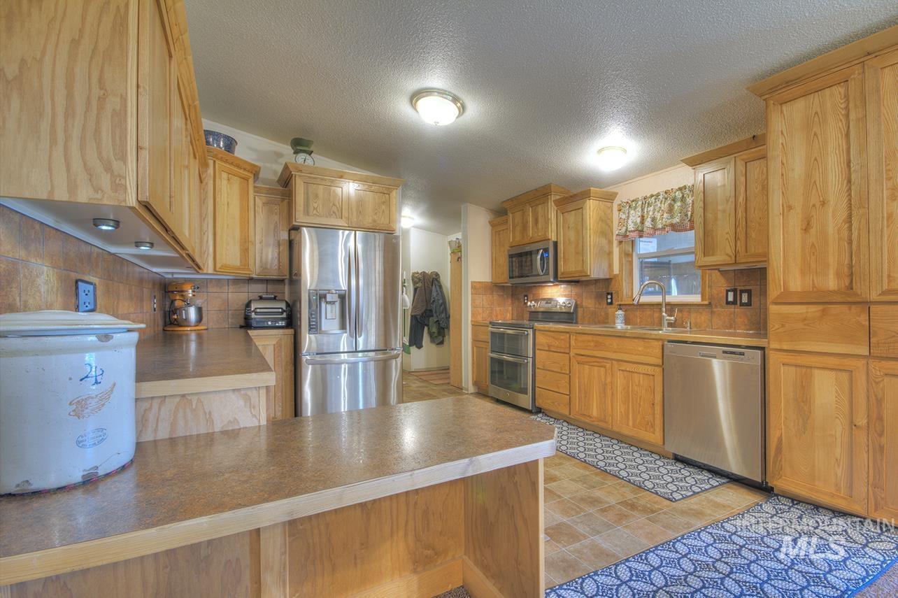 2625 Berglund Rd., Emmett, Idaho 83617, 3 Bedrooms, 2 Bathrooms, Residential For Sale, Price $805,900, 98939571