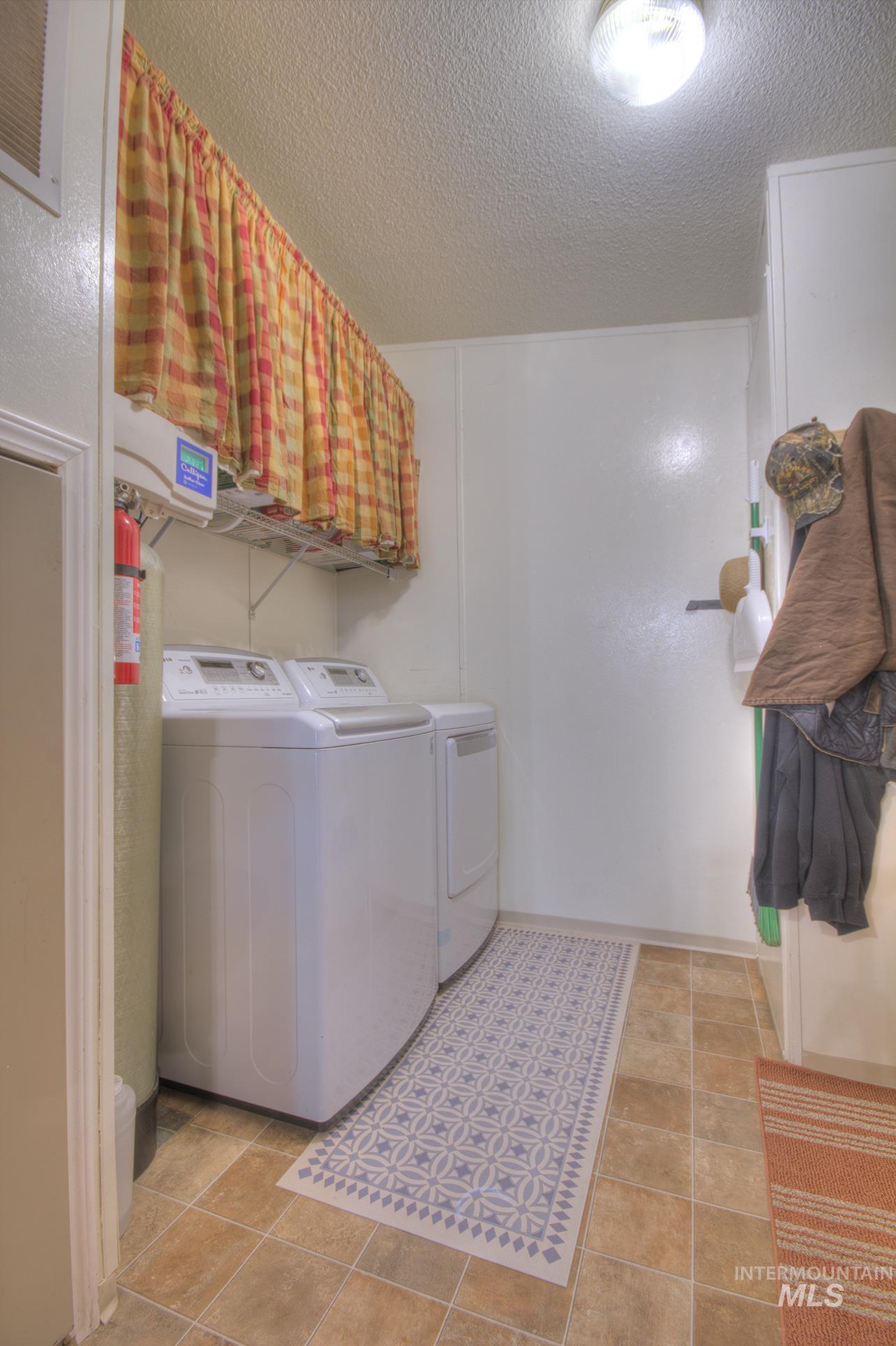 2625 Berglund Rd., Emmett, Idaho 83617, 3 Bedrooms, 2 Bathrooms, Residential For Sale, Price $805,900, 98939571