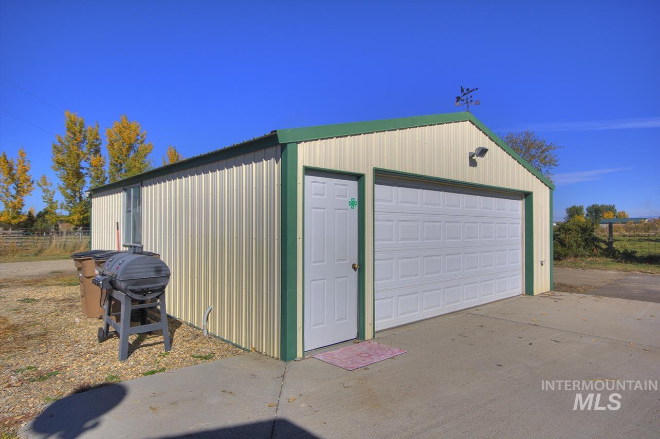 2625 Berglund Rd., Emmett, Idaho 83617, 3 Bedrooms, 2 Bathrooms, Residential For Sale, Price $805,900, 98939571